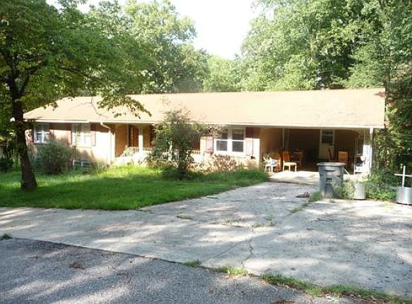 2nd image of 301 Cardinal Dr