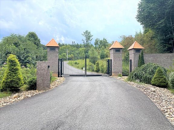 3rd image of 47 Crown Ln