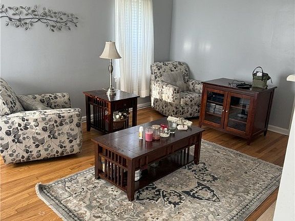 2nd image of 15716 Lydian Ave