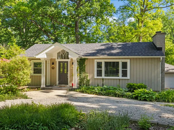 21W363 Walnut Rd, Glen Ellyn, IL 60137
