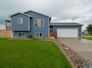 900 Lois Ln, Harrisburg, SD 57032