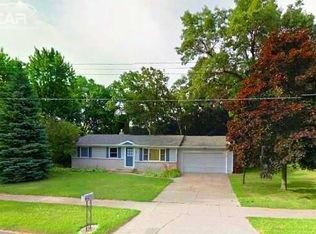 1042 Hillside Dr NW, Grand Rapids, MI 49544