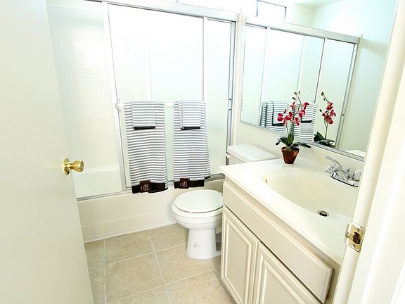 3rd image of 11325 Morrison St APT 201