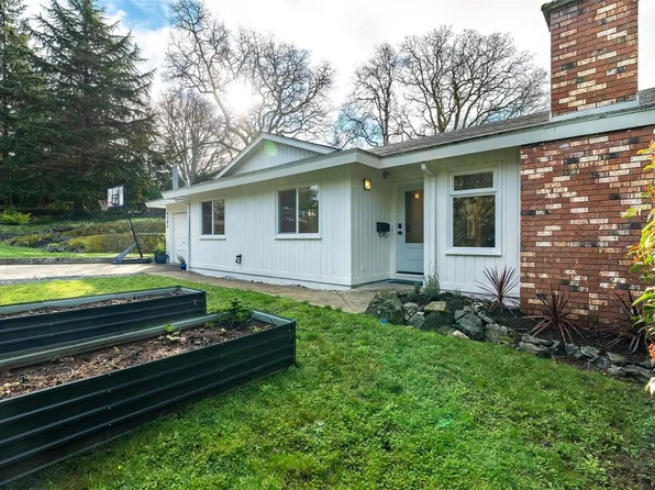 4285 Caen Rd, Saanich, BC V8X 3S5