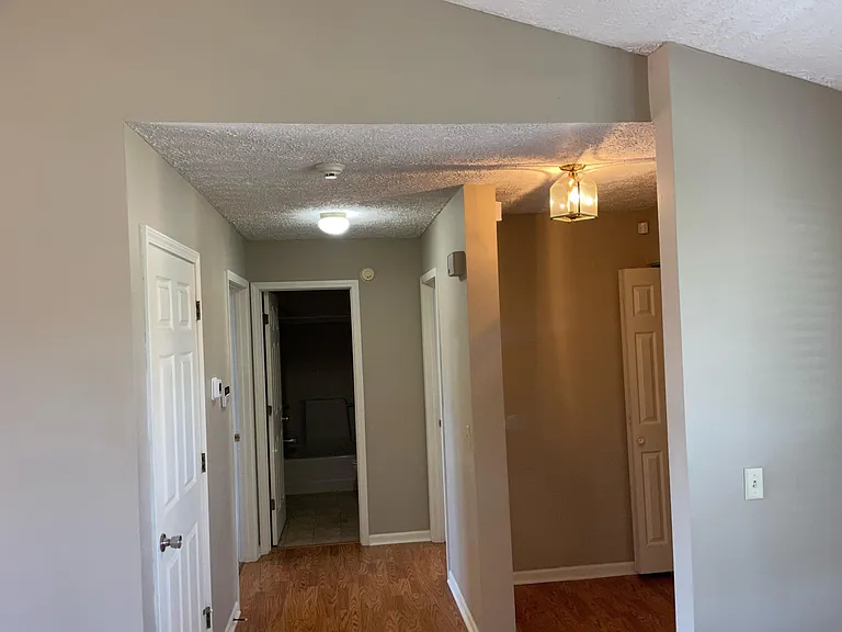 Bay Heights Cir — Photo 37