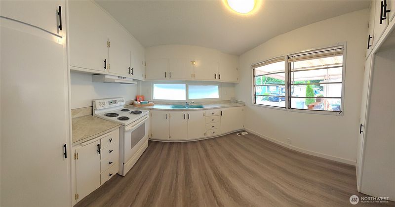 4th image of 4024 nw Country Lane #38