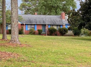 201 Horseshoe Rd, Fayetteville, NC 28303