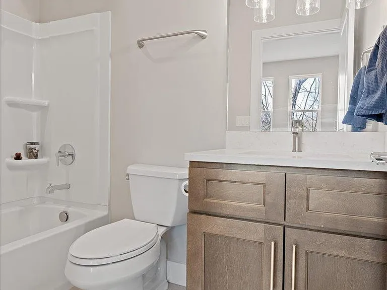 3906 Edwards Rd #B — Photo 3