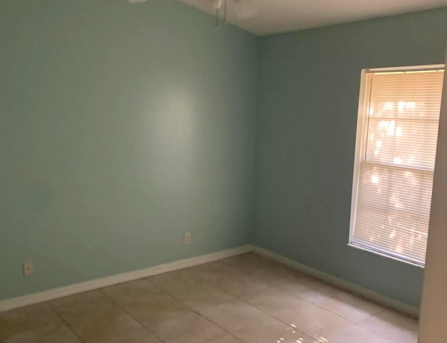 12 bed, 8.0 bath, 2288 sqft, $2,500 — Photo 2