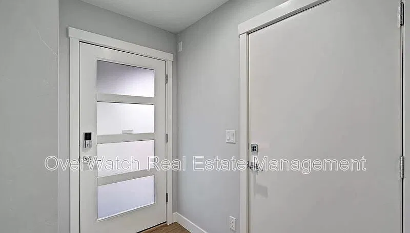 3 bed, 2.0 bath, 1608 sqft, $2,900 — Photo 2