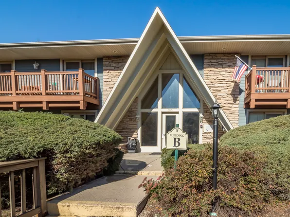 300 Opatrny Dr APT 126B, Fox River Grove, IL 60021