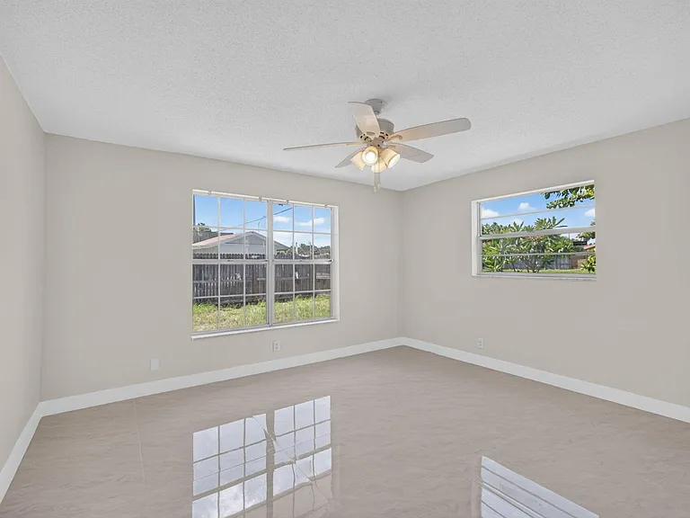 3943 Roan Ct W — Photo 16