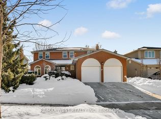 306 Pinegrove Rd, Oakville, ON L6K3P9