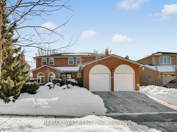 306 Pinegrove Rd, Oakville, ON L6K 3P9