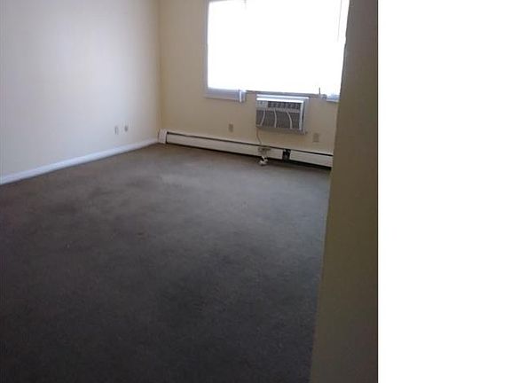 3rd image of 829 N Court St APT 3