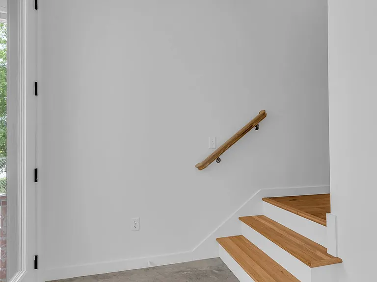 1130 E 14th St #104 — Photo 9