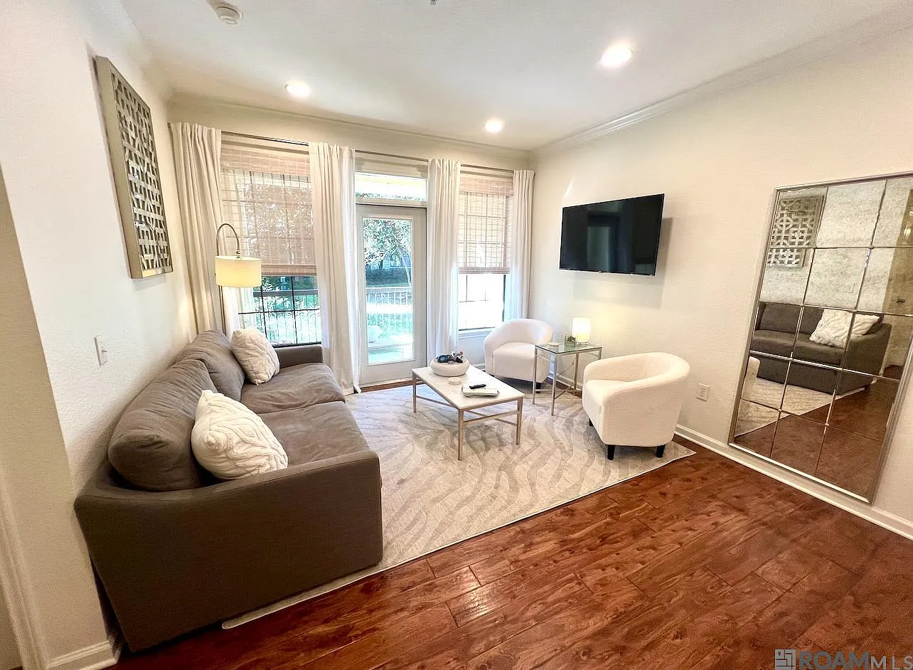 1 bed, 697 sqft, $2,000 — Photo 1