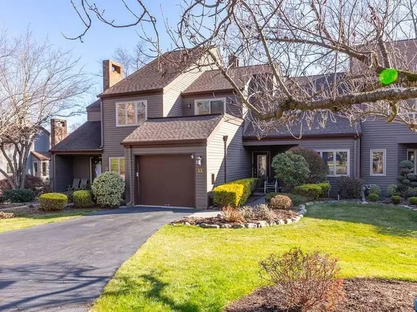 13 S Bayard Ln, Mahwah, NJ 07430