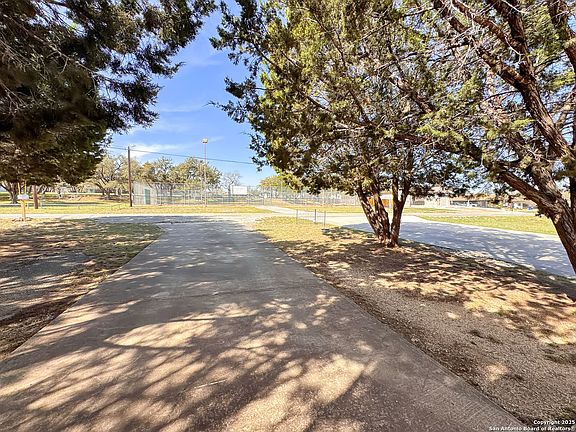 5th image of 1510 Green Hill