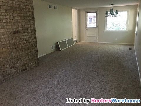 5th image of 302 Pine Cir