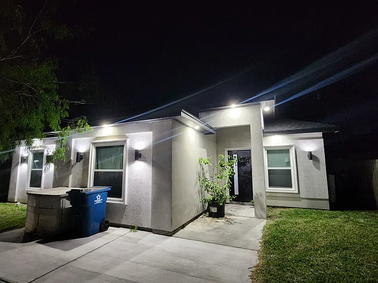 542 Valencia Ln — Photo 15