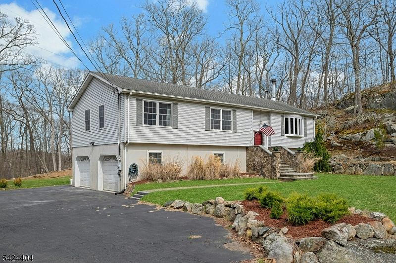 1st image of 4 Andover Mohawk Rd