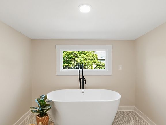 5th image of 336 Woodland St