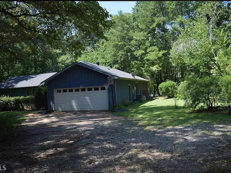 233 Linda Ln — Photo 3