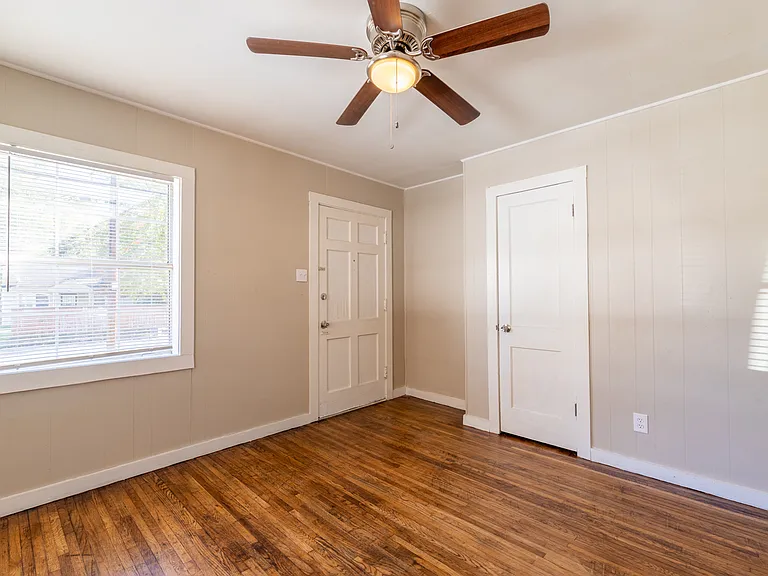 1677 Echles St — Photo 5