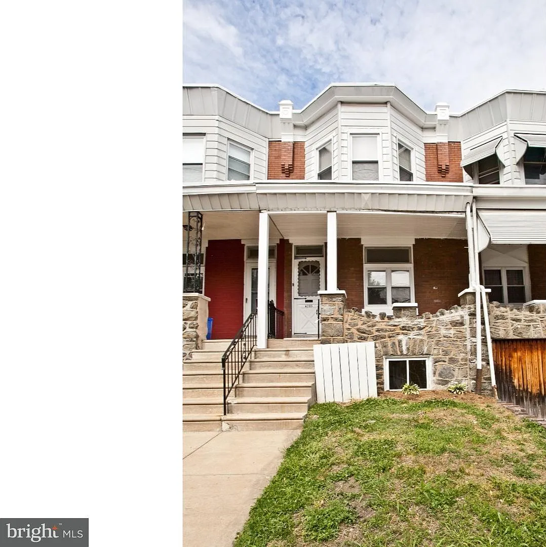 3 bed, 1.5 bath, 1056 sqft, $2,400 — Photo 1