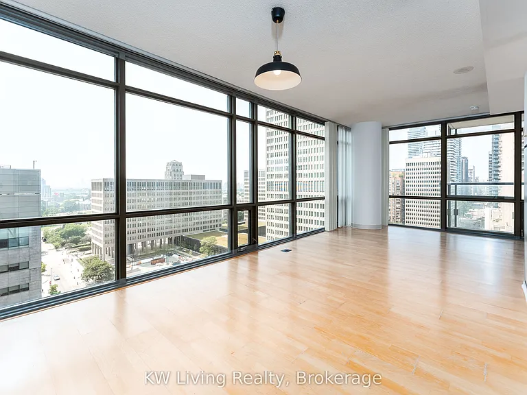 37 Grosvenor St #1603 — Photo 5