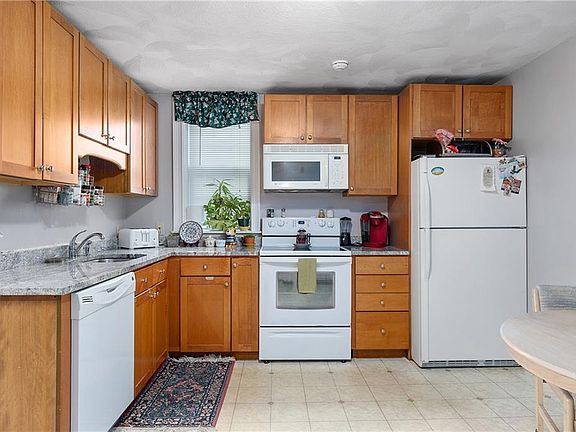 3rd image of 78 Farnum Pike APT 3