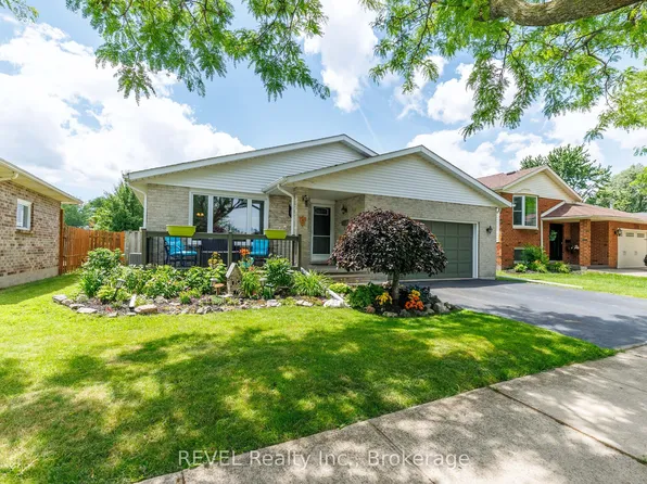 6096 Crimson Dr, Niagara Falls, ON L2G 7S5