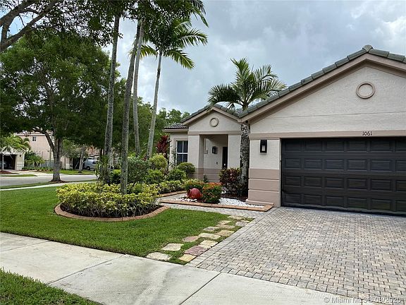 3rd image of 1061 Lavender Cir #1061