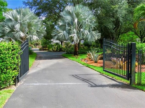 5961 Sea Grass LN, NAPLES, FL 34116