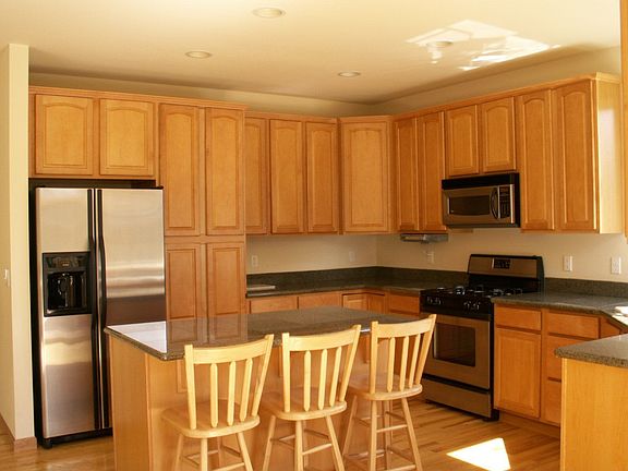 Large Kitchen w/ island