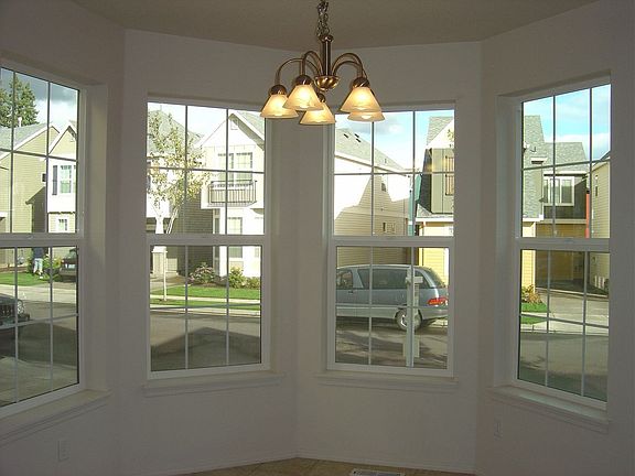 5th image of 951 SE Marinette Ave