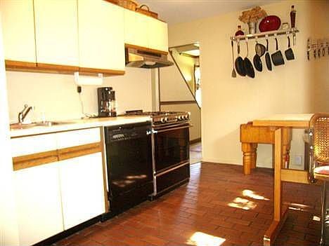 4th image of 1033 Hastings St