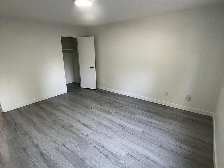 549 Dansey Ave — Photo 33