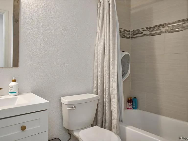 1370 S Idalia St #D — Photo 21