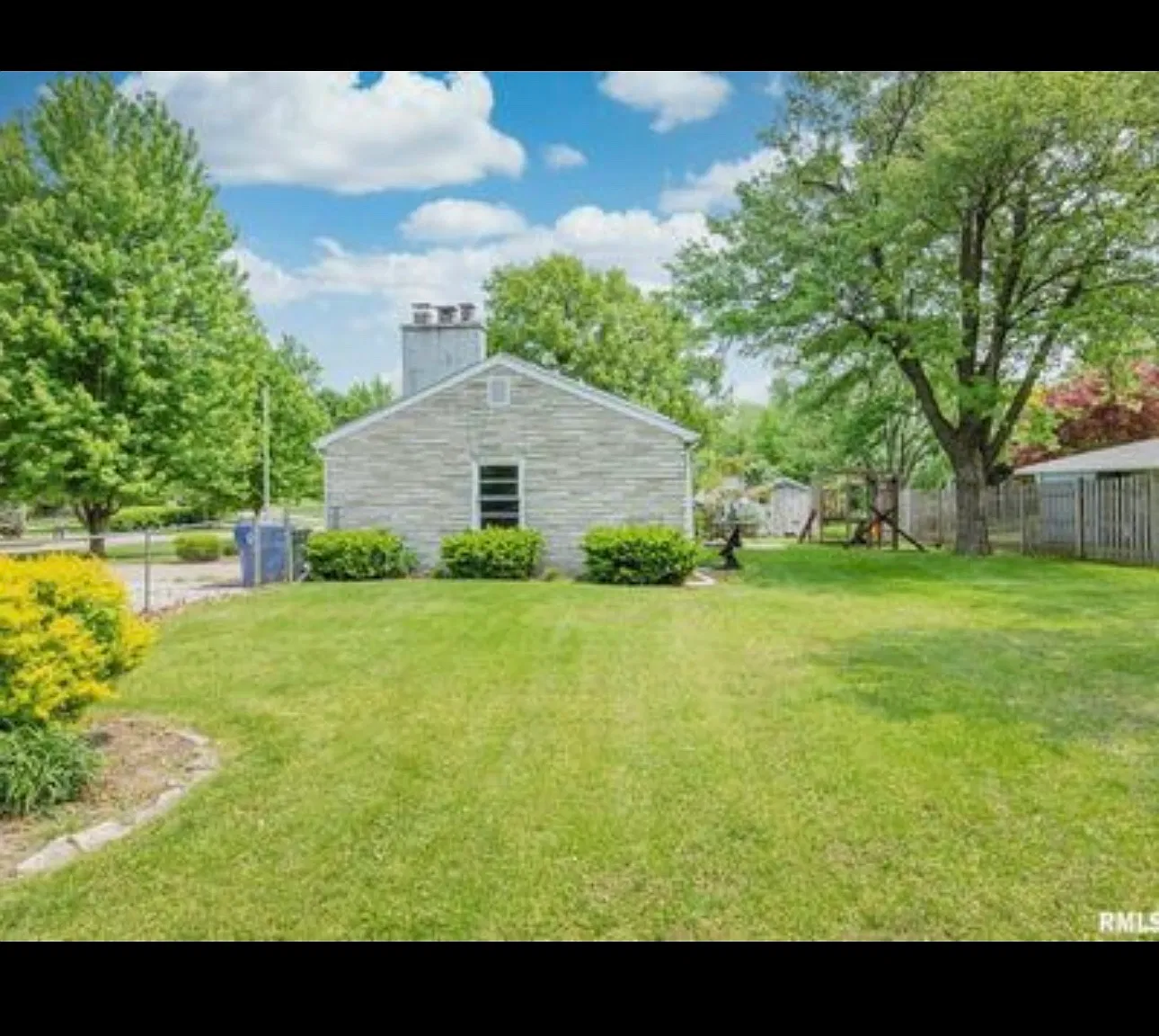 3 bed, 1008 sqft, $1,850 — Photo 2