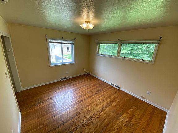 3rd image of 807 S Eastside Dr