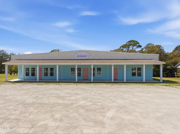 360 Island Road, Harkers Island, NC 28531