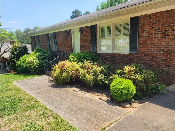 726 Cheddington Dr, Asheboro, NC 27203