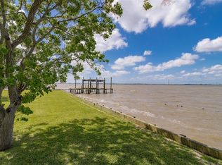156 N Burnett Dr, Baytown, TX 77520