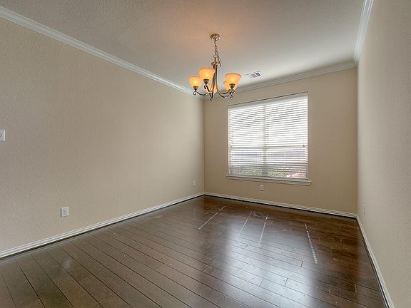 3rd image of 10 Quillwood Pl