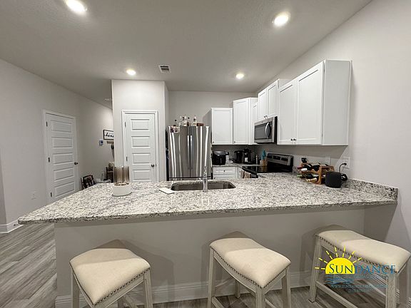 3rd image of 1013 McLaren Cir