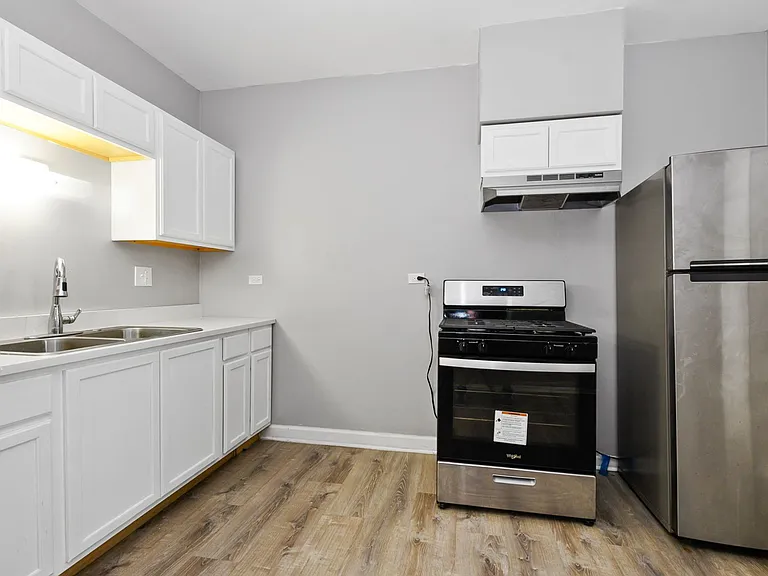 6200 S Albany Ave — Photo 10