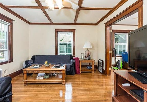 4th image of 71 Fernwood Ave