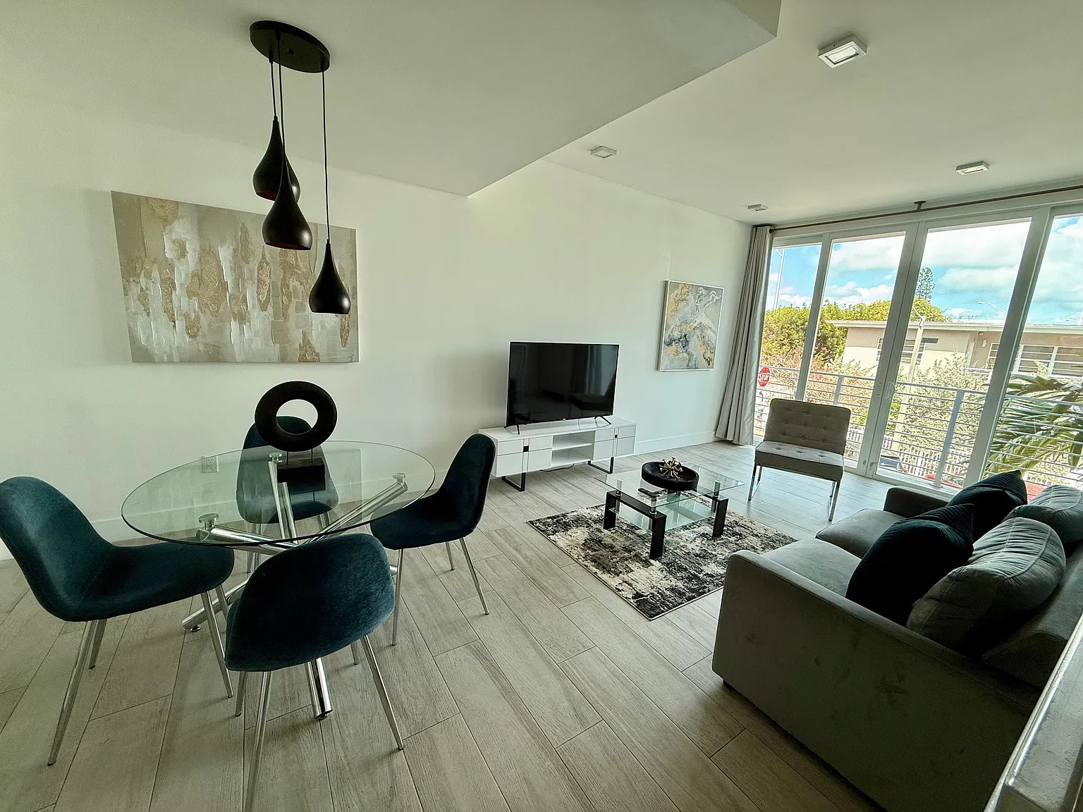 2 bed, 2.5 bath, 1500 sqft, $4,500 — Photo 2